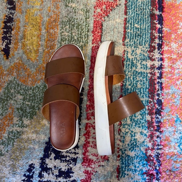 Brown MIA platform sandals - Picture 2 of 5